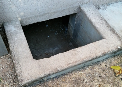 L'entrée au sol d'un vide sanitaire