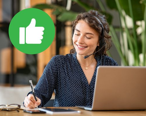 service client avec pouce vert