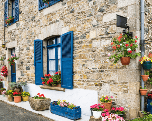 exemple de devanture de maison bretonne traditionnelle