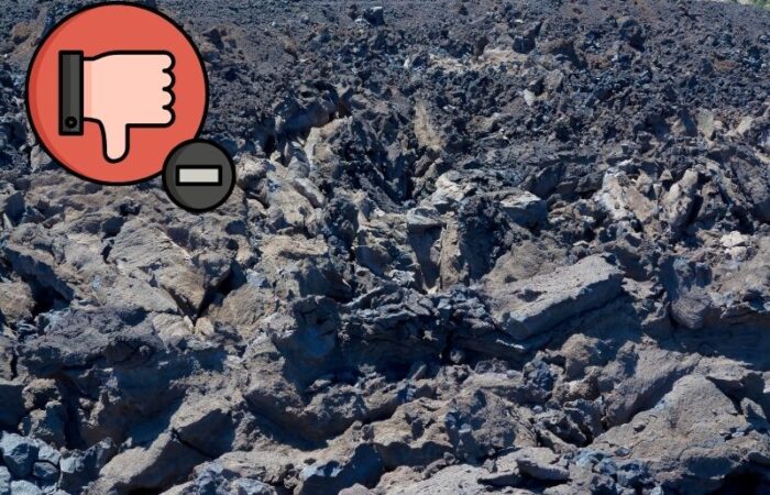 roche volcanique avec un emoji de pouce en bas