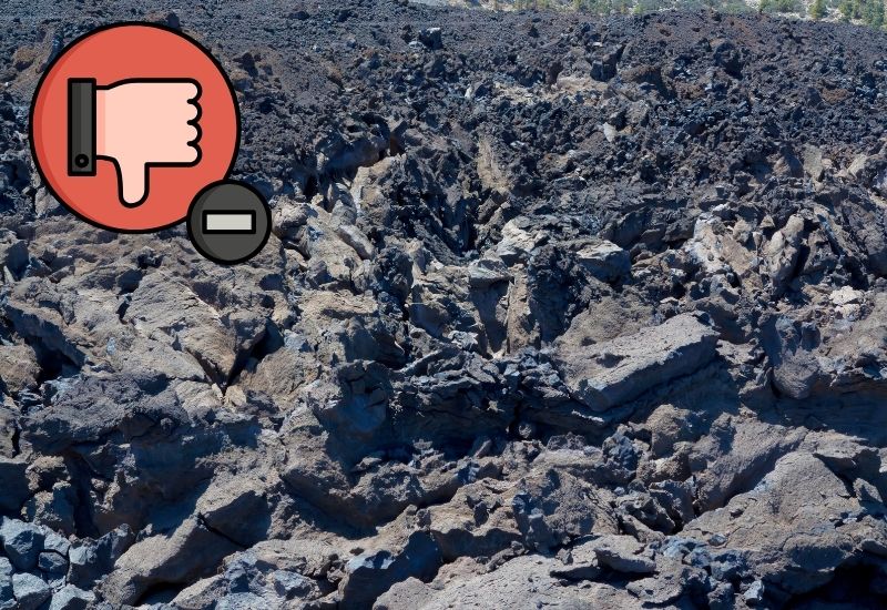 roche volcanique avec un emoji de pouce en bas