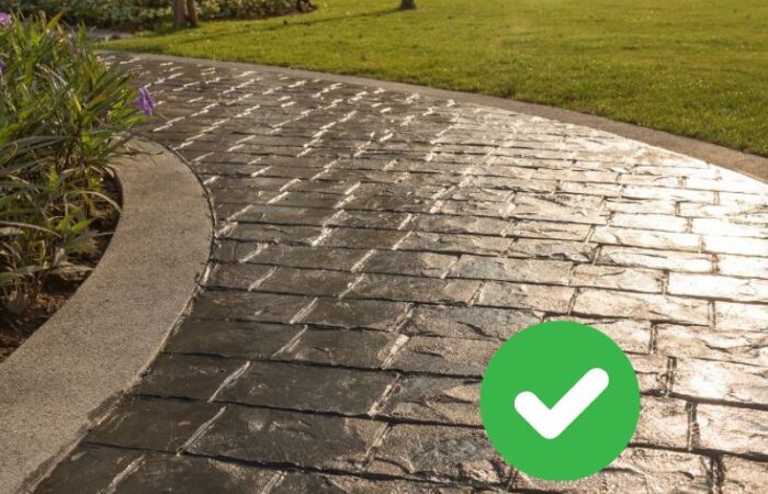 béton imprimé dans une allée