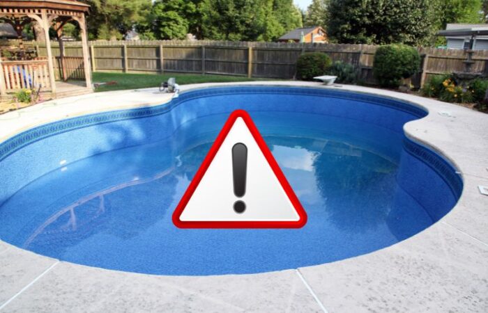 piscine avec logo danger